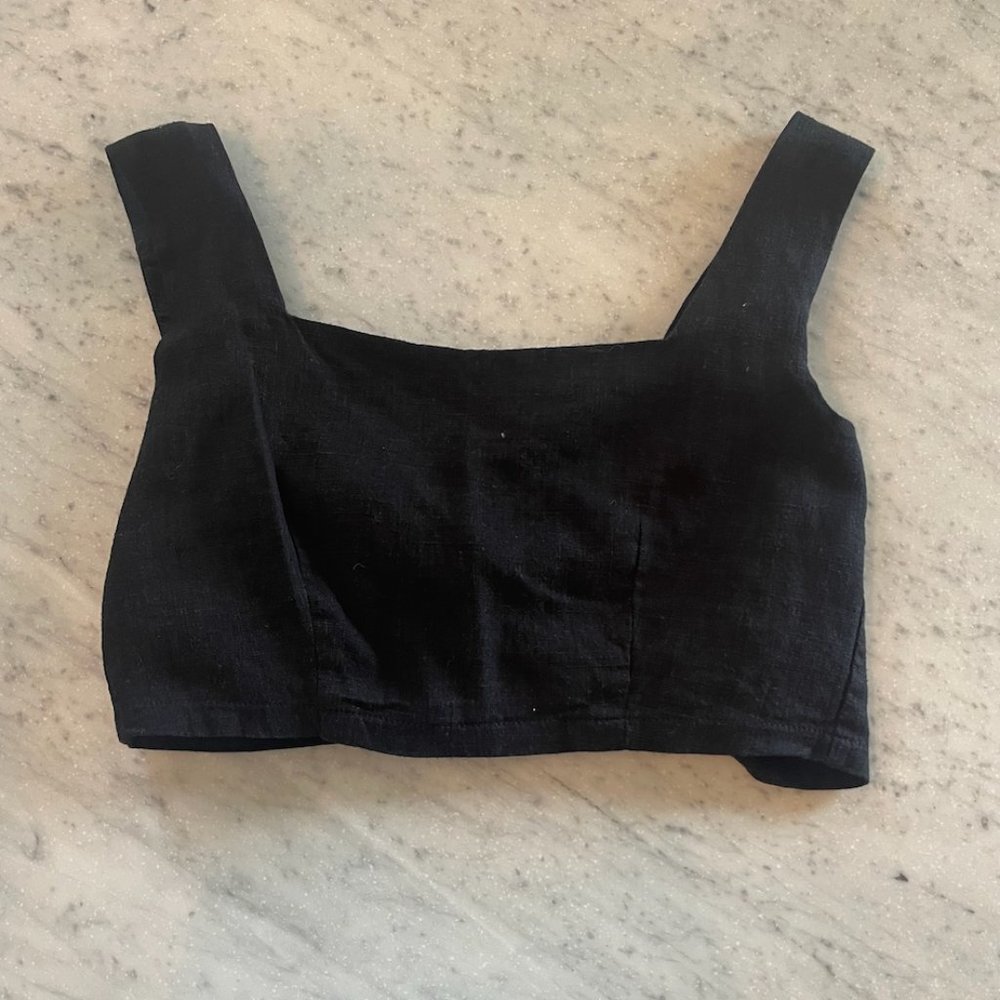 Kendall + Kylie Black Linen Top (Cropped)